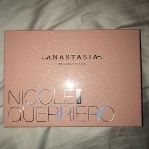 Anastasia Beverly Hills Nicole Guerriero Glow Kit